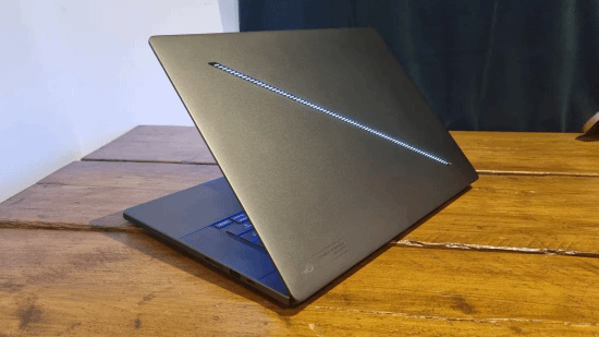 AI内存危机下 华硕顶不住了先涨价！游戏本暴涨2000元