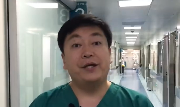 13岁男孩泡澡突发脑出血！医生提醒：热水久泡有风险