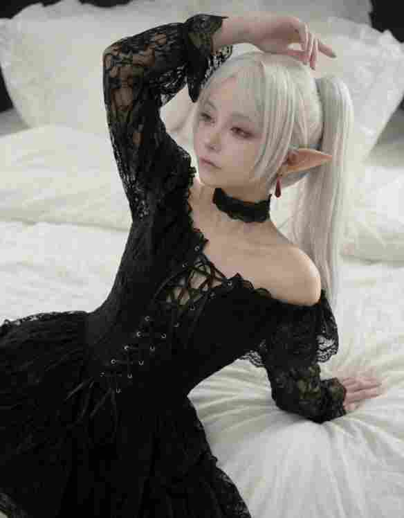 AI大神自制“芙莉莲”COS美图：黑丝美腿太涩了！