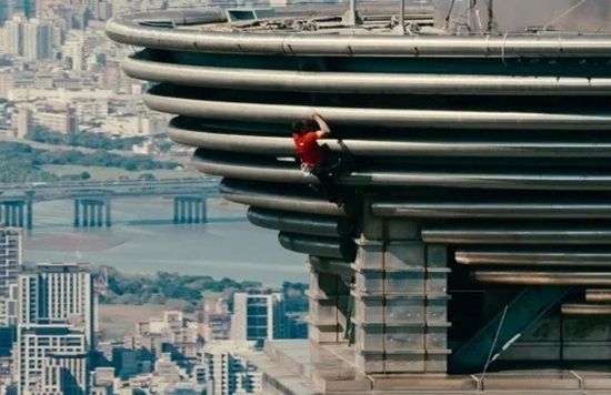 美国攀岩家徒手爬中国台北101：拿到的酬劳少得可怜