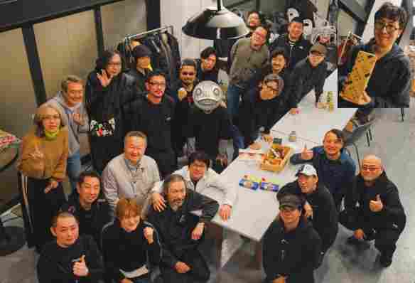 日本游戏界传奇聚首！山冈晃晒新年合影引爆玩家情怀