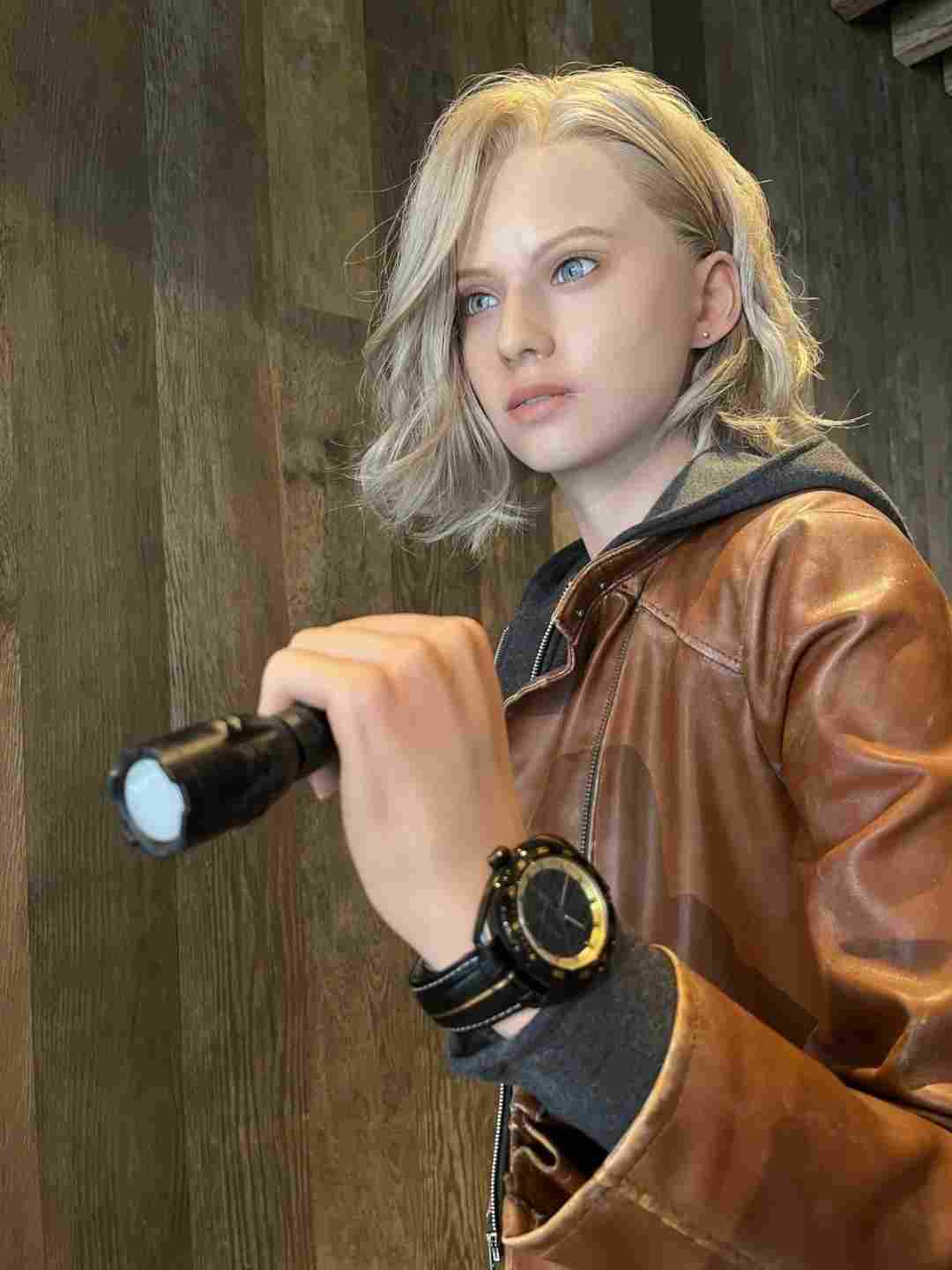 极为逼真！卡普空展示《生化危机9》格蕾丝1：1雕像