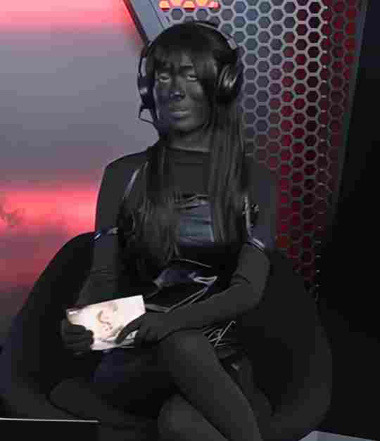 《永劫无间》女解说被批“穿着暴露” 官方解决方案来了